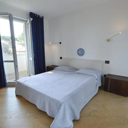 Holiday home Attico Smeraldo Dei Marmi *
