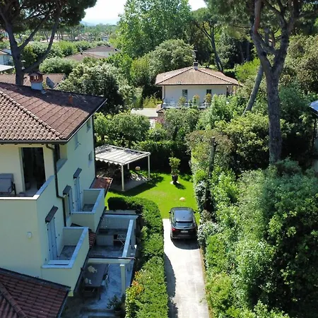 Holiday home Attico Smeraldo Dei Marmi *