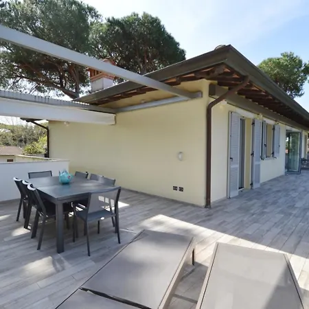Attico Smeraldo Dei Marmi Holiday home